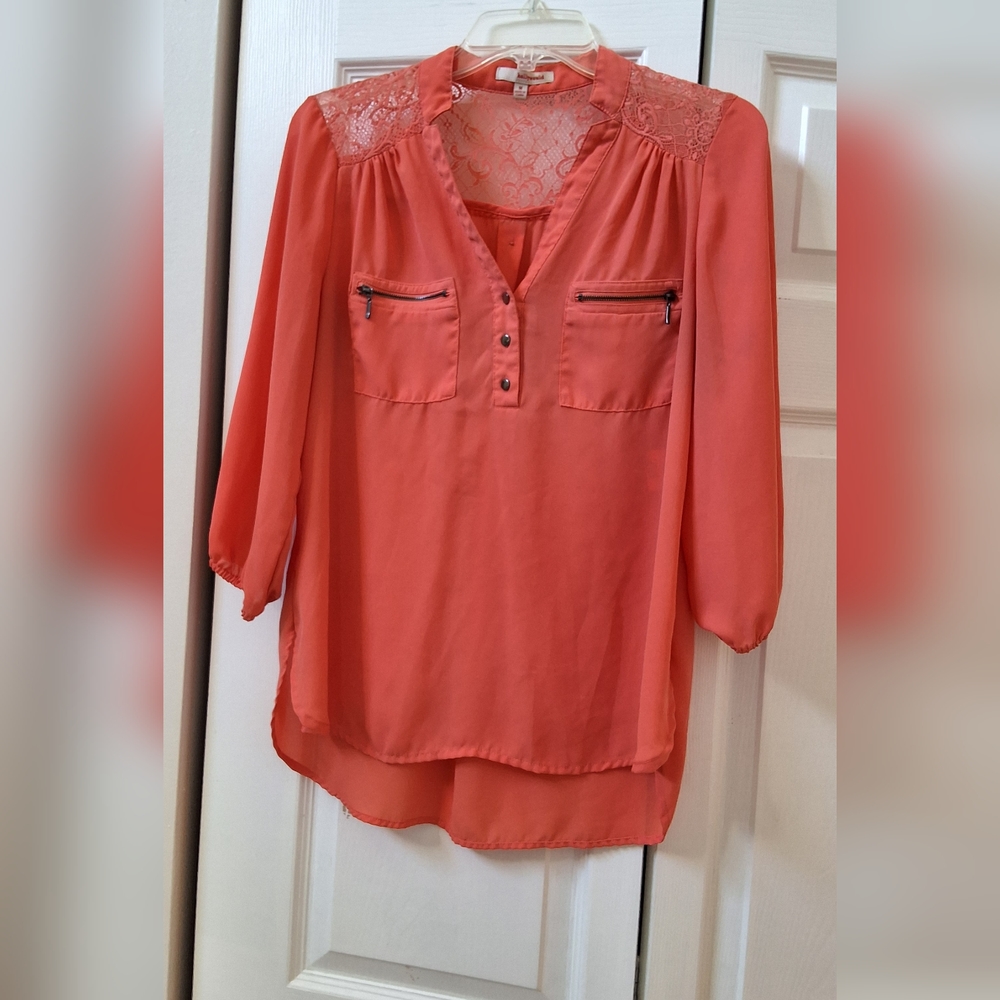 Hollywould, Medium, Woman's Hi/Lo, V Neck Lace Top, Light Peach - Picture 9 of 9